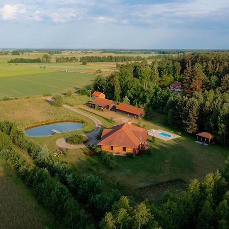 Dworek Ogrodniki, Caloroczny Dom Na Wylacznosc, Basen, Sauna, Las, Staw Rybny, Altana Grillowa, Ognisko, Pianino, Kominek, Piec Chlebowy, Duza Ogrodzona Posesja Tuczna Екстериор снимка